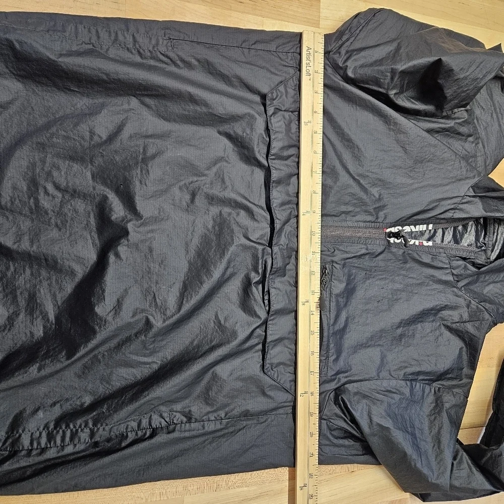 Nike SB Jacket Mens M Black Hooded Lightweight Windbreaker Packable Coat EUC